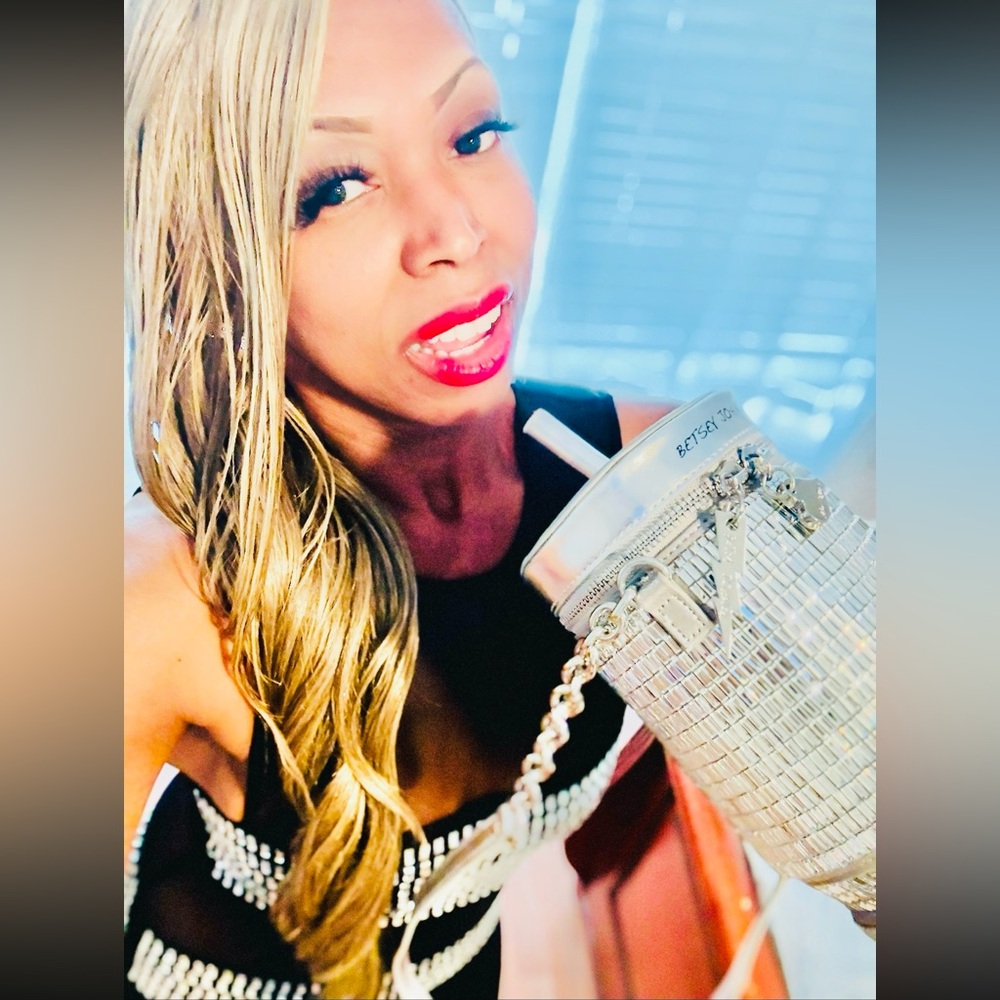 She’s All B💎L💎I💎N💎G Purse 🥤